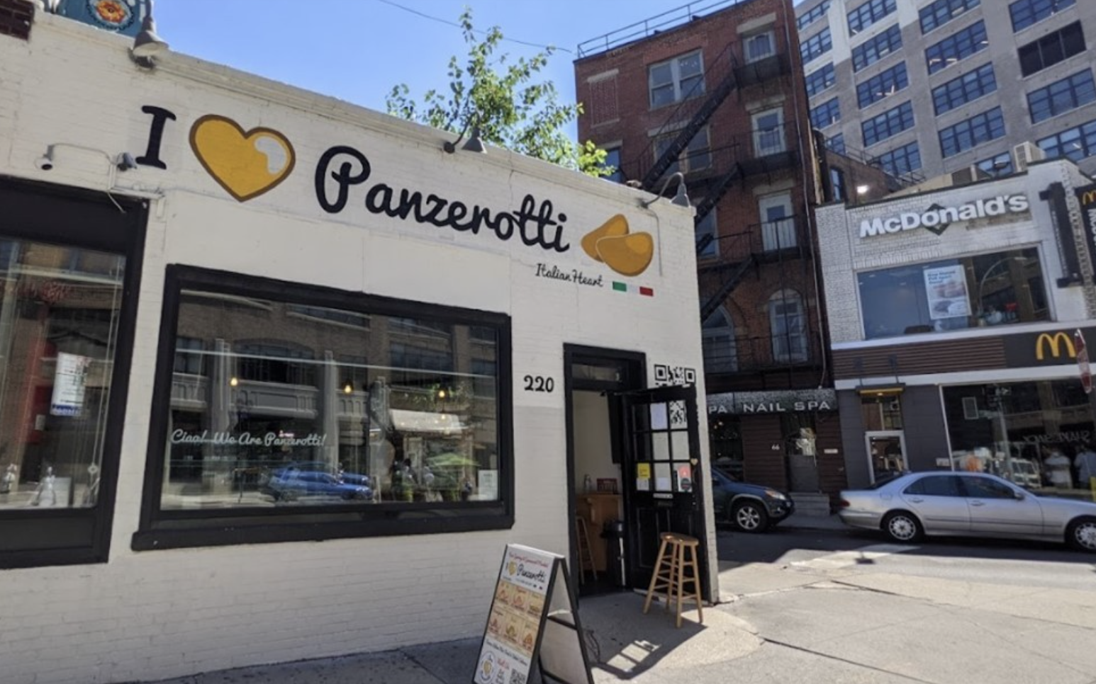 Facciata del primo store I Love Panzerotti su Varick Street, Manhattan