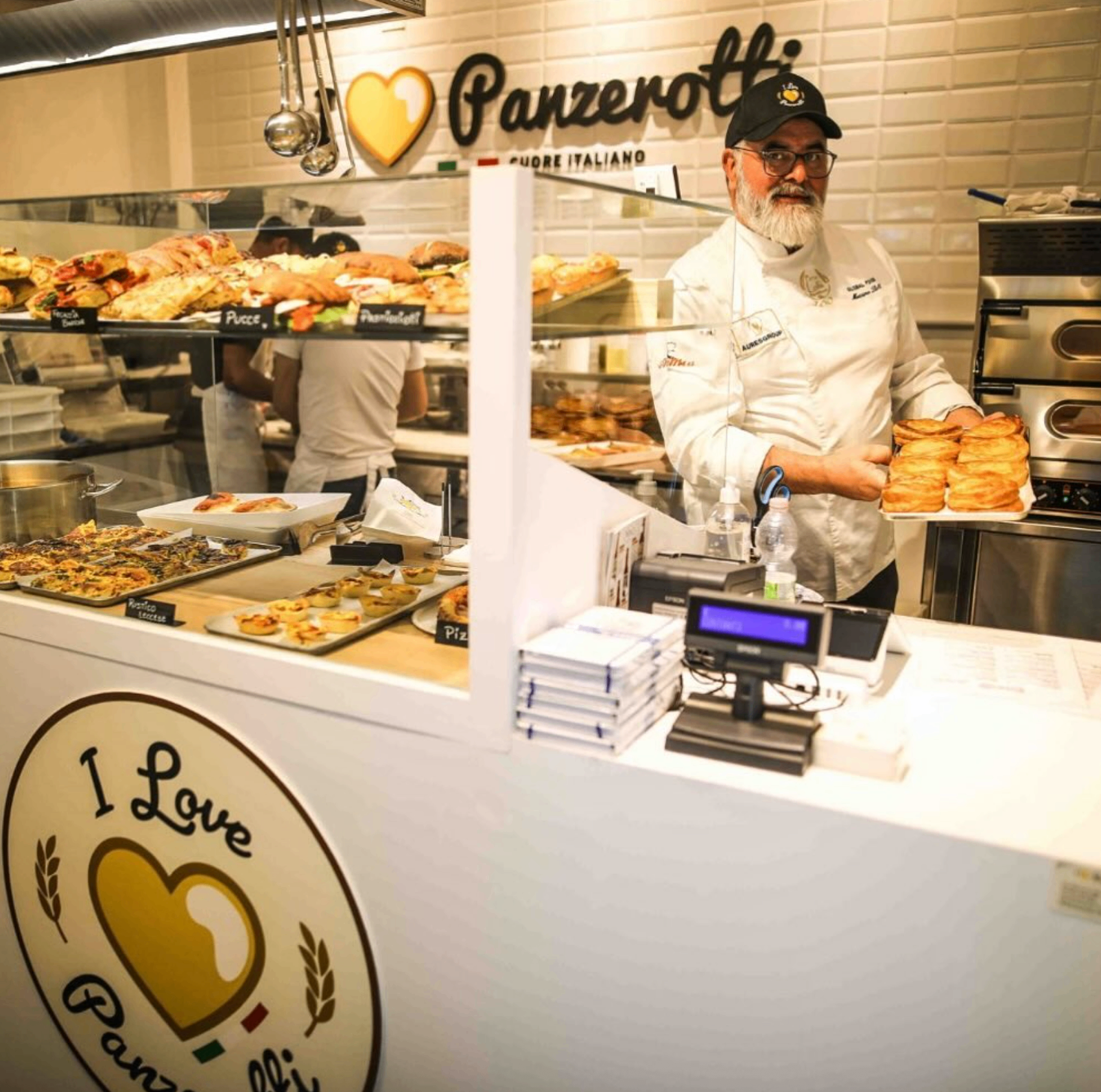 Banco del primo negozio I Love Panzerotti a Milano